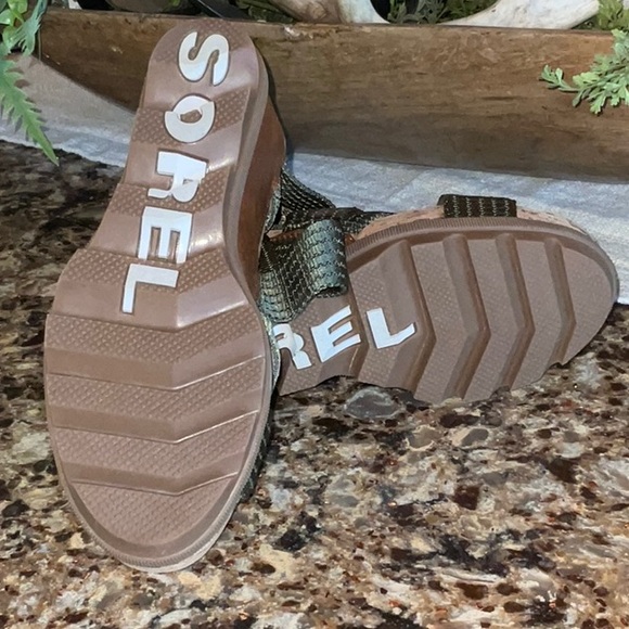 Beautiful wedge sandals - Picture 2 of 4